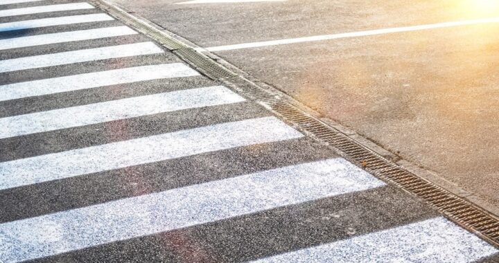 bezpieczna-droga-do-szko--y-----policjanci-rozmawi-auto-5973